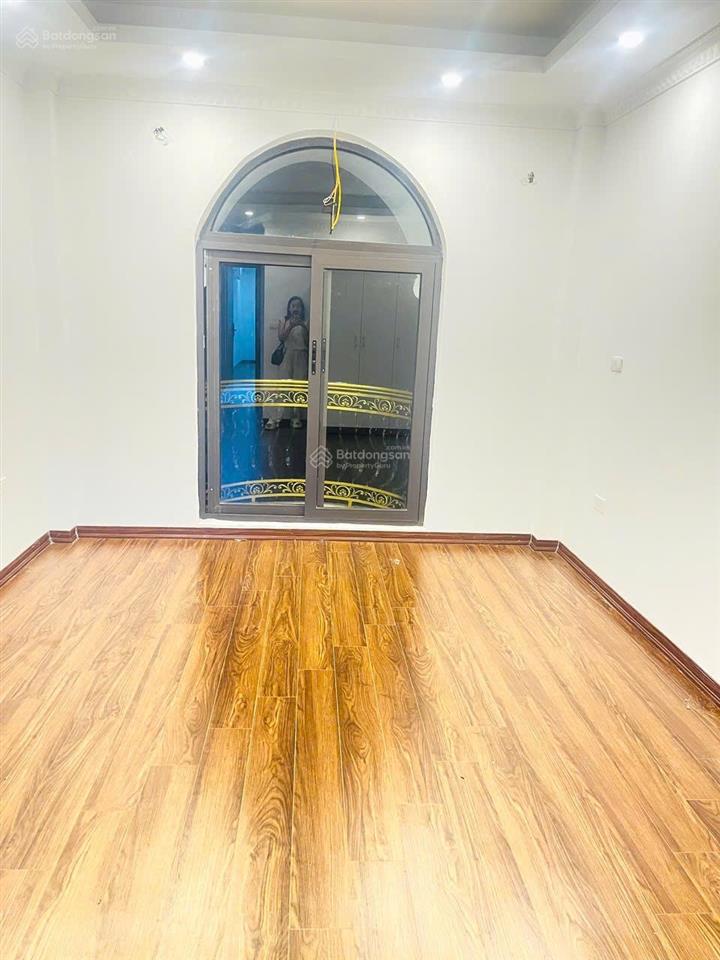 Cho thuê nhà thúy lĩnh  lĩnh nam. 60m2. 5 tầng. 6 phòng ngủ. thang máy. giá 13,5tr/th