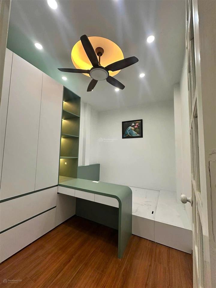 Bán gấp nhà 13 lĩnh nam  hà nội. 30m2. 5 tầng. giá 6,5 tỷ. ô tô đỗ cửa. sổ đẹp. không quy hoạch