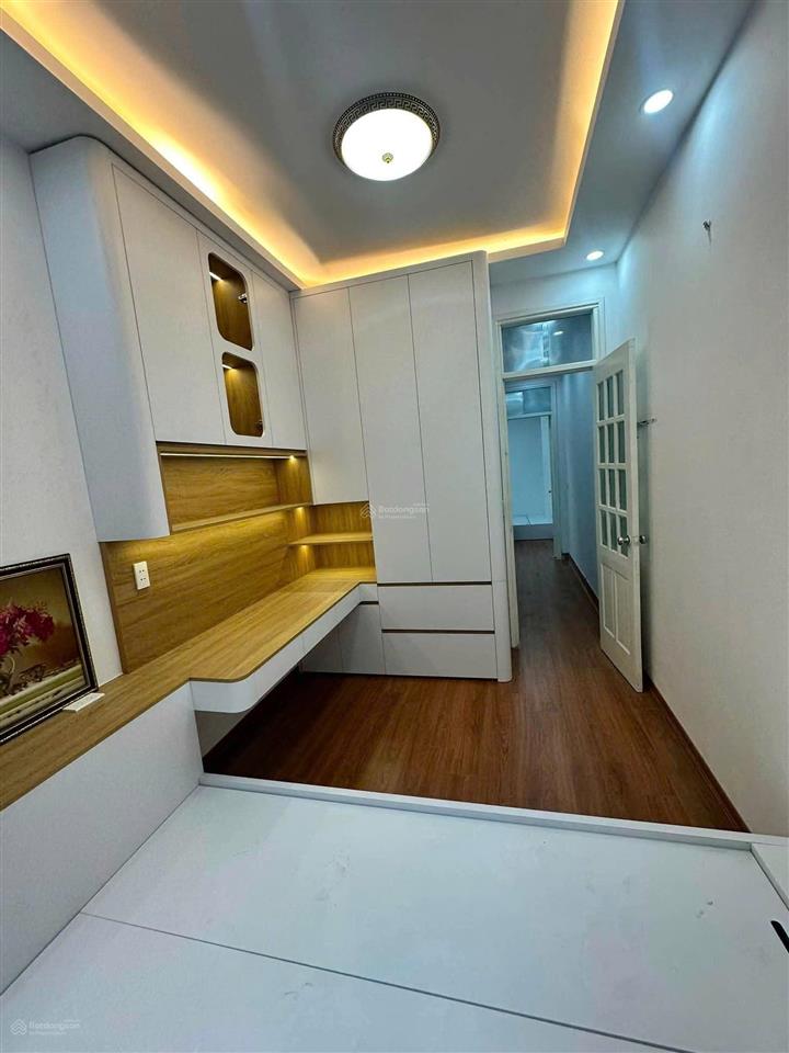 Bán gấp nhà 13 lĩnh nam  hà nội. 30m2. 5 tầng. giá 6,5 tỷ. ô tô đỗ cửa. sổ đẹp. không quy hoạch