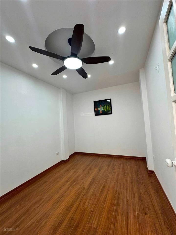Bán gấp nhà 13 lĩnh nam  hà nội. 30m2. 5 tầng. giá 6,5 tỷ. ô tô đỗ cửa. sổ đẹp. không quy hoạch