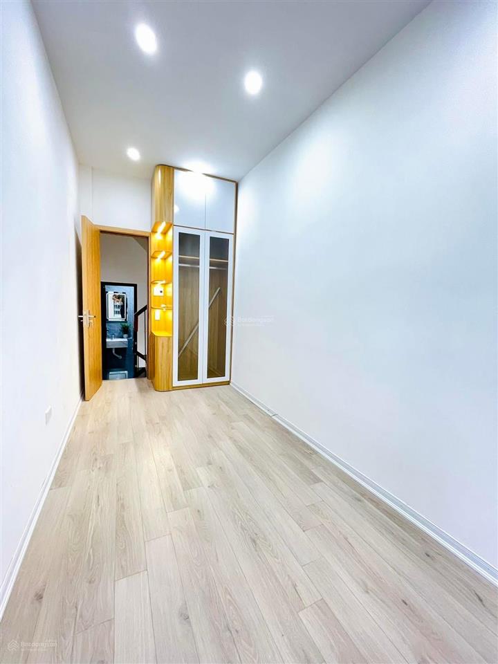 Bán gấp phân lô tam trinh  mai động. 20m 4 tầng. giá 5,2 tỷ. kinh doanh sầm uất. sổ riêng