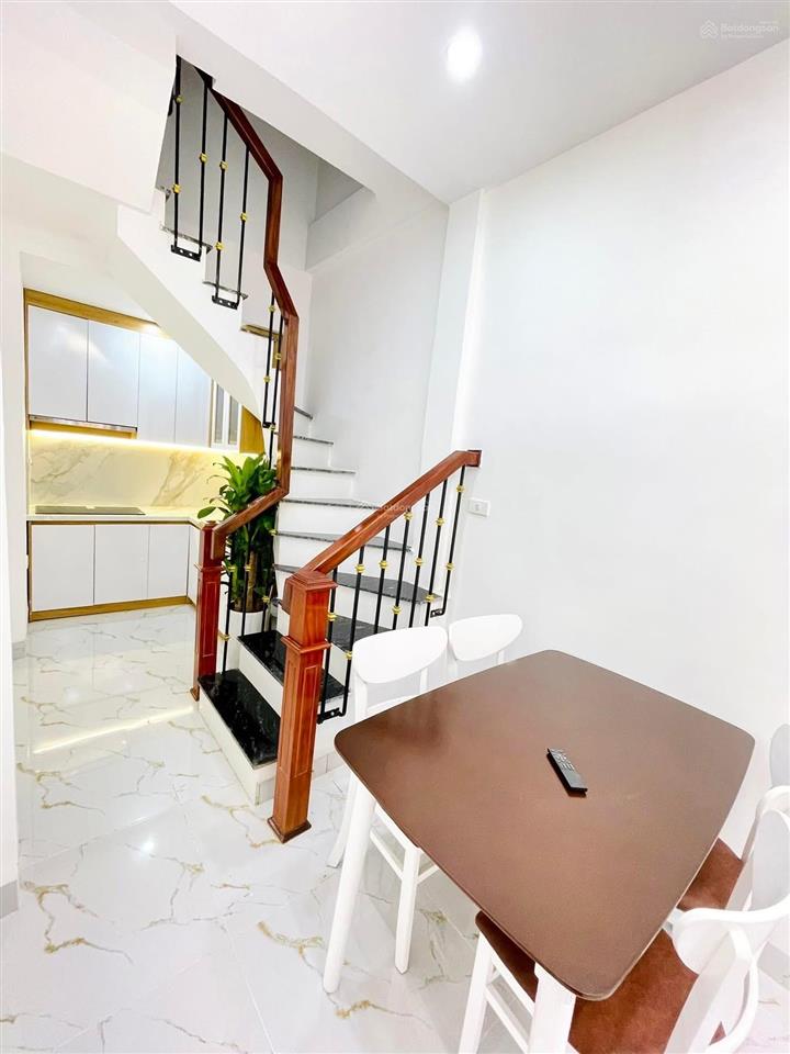 Bán gấp phân lô tam trinh  mai động. 20m 4 tầng. giá 5,2 tỷ. kinh doanh sầm uất. sổ riêng