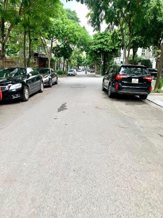 Bán biệt thự An Khang Villa khu M gần hồ 198m2, giá 38,5 tỷ. LH: 0937 855 599