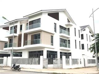 Bán gấp biệt thự đơn lập Dương Nội diện tích 300m2 mặt tiền rộng sân vườn thoáng mát gần hồ giá tốt. LH: 09378.55599