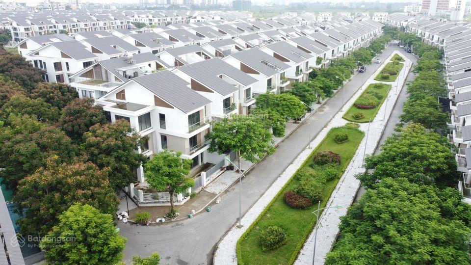 Bán gấp biệt thự đơn lập Dương Nội diện tích 300m2 mặt tiền rộng sân vườn thoáng mát gần hồ giá tốt. LH: 09378.55599
