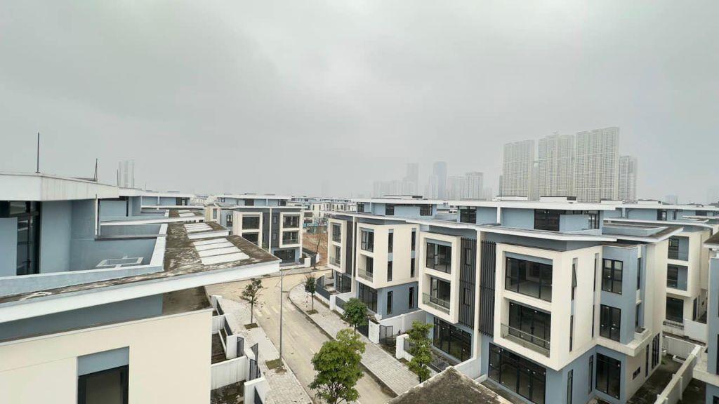 Biệt thự An Quý 198m, sân trước vườn sau thoáng mát giá chỉ 43 tỷ sẵn sổ giao dịch.