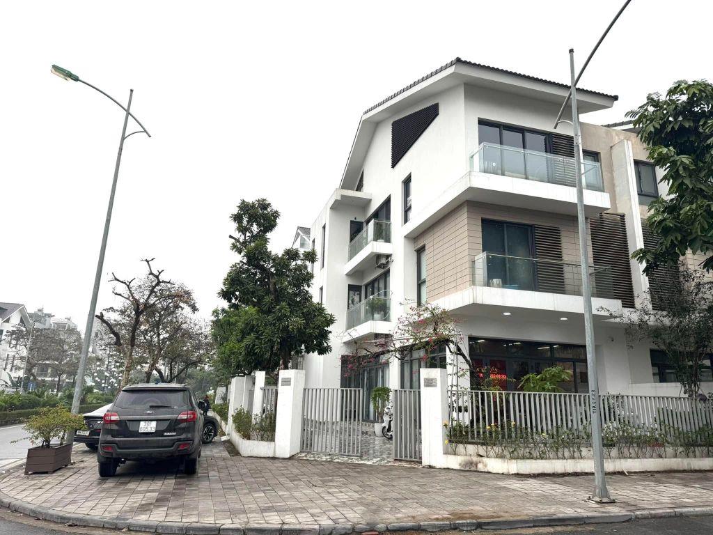 Cho thuê biệt thự Dương Nội s=180-225m2 hoàn thiện đẹp để ở hoặc làm văn phòng..