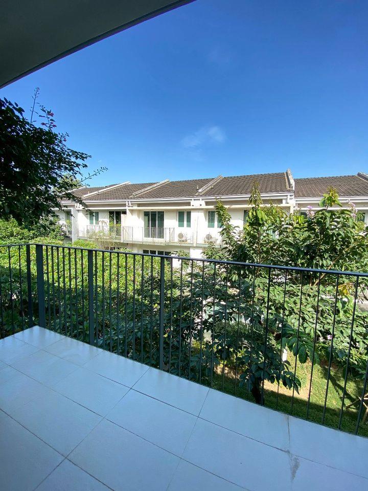 Chủ nhà gửi bán căn góc xẻ khe thuộc tiểu khu Everlyne, KĐT ParkCity Hà Nội siêu đẹp.