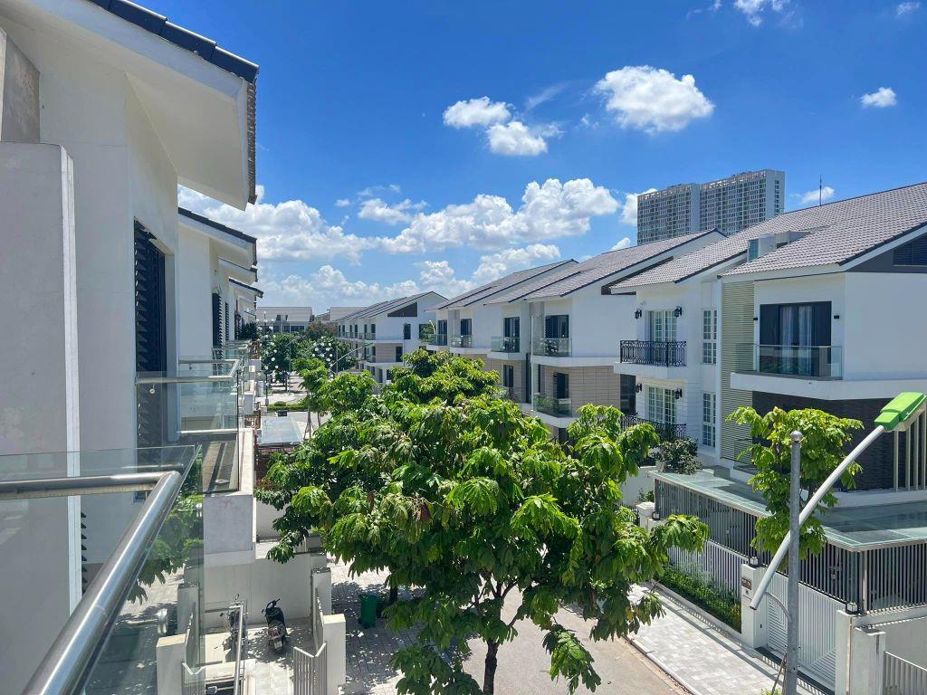 Biệt thự AN VƯỢNG DƯƠNG NỘI vị trí đẹp, đường thông thoáng,180m2 nhà đã hoàn thiện full nội thất giá 39 tỷ.