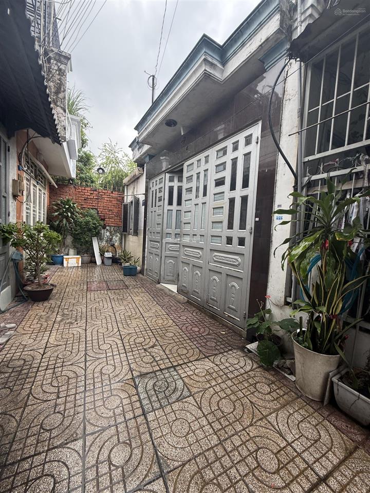 Ngay eaon mail tân phú
hẻm xe hơi 4 chỗ  70m2 (6.5x11.8)  6.3 tỷ
