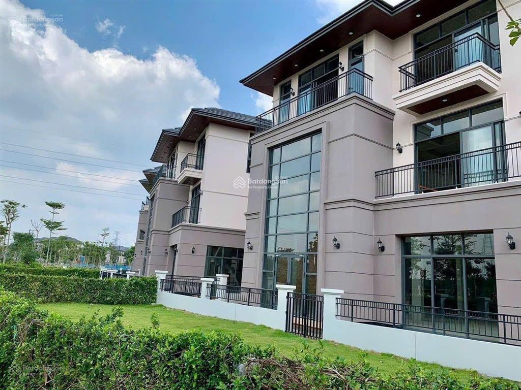 Cần bán biệt thự đơn lập zeitgeist city c1 300m2, 2 mặt tiền view sông,hồ bơi, clubhouse giá tốt