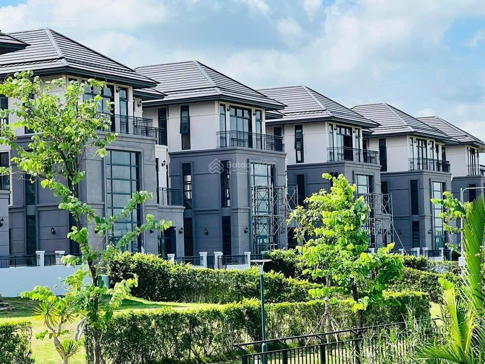 Cần bán biệt thự đơn lập zeitgeist city c1 300m2, 2 mặt tiền view sông,hồ bơi, clubhouse giá tốt