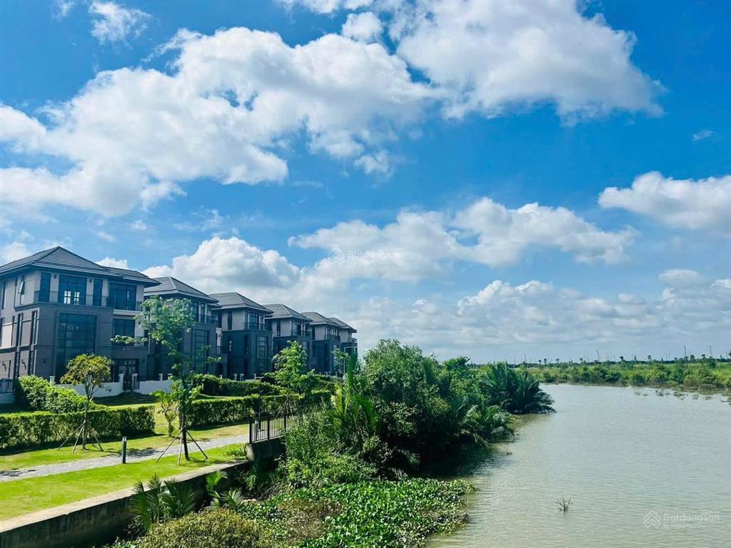 Cần bán biệt thự đơn lập zeitgeist city c1 300m2, 2 mặt tiền view sông,hồ bơi, clubhouse giá tốt