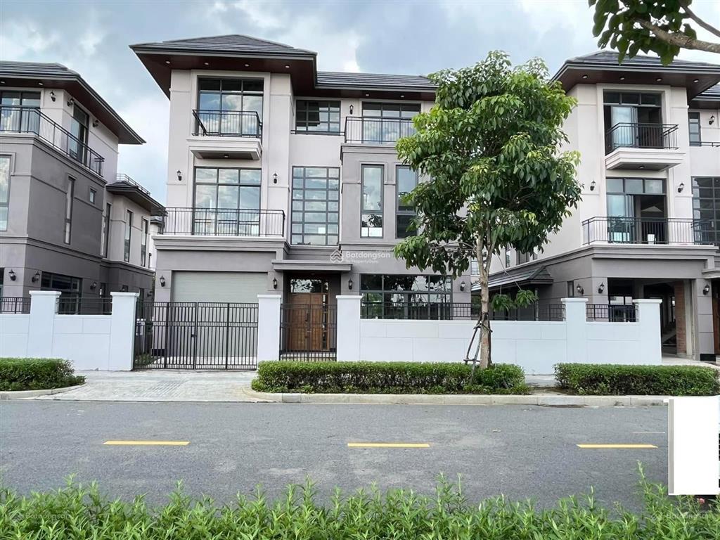 Cần bán biệt thự đơn lập zeitgeist city c1 300m2, 2 mặt tiền view sông,hồ bơi, clubhouse giá tốt