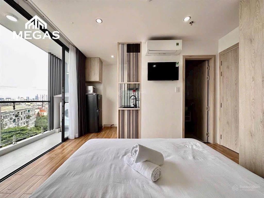 Căn hộ dịch vụ full nội thất ban công ngay trường chinh  cmt8  bảy hiền