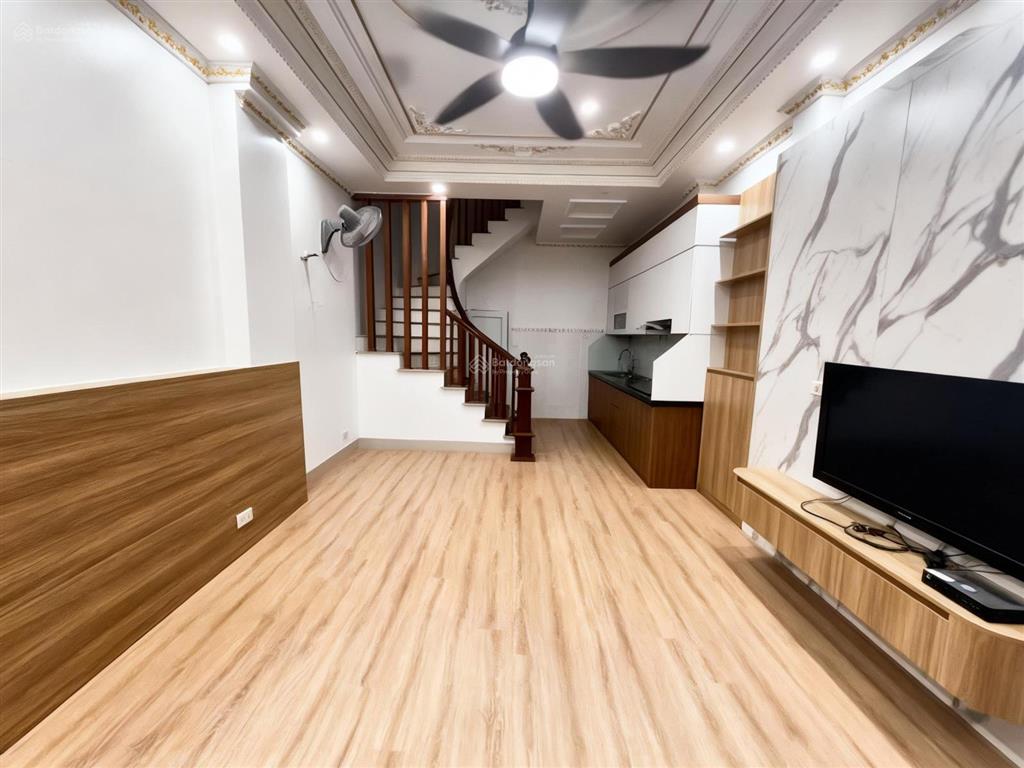 Bán nhà hoàng như tiếp ngõ thông hồng tiến ô tô qua nhà