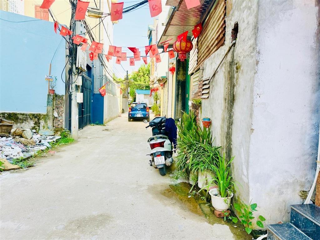 Nhà đẹp hơn 6 tỷ ô tô đỗ cửa ngõ rộng 5m