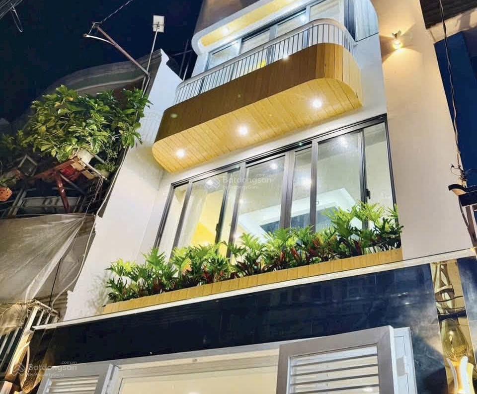 Nhà đẹp hơn 6 tỷ ô tô đỗ cửa ngõ rộng 5m