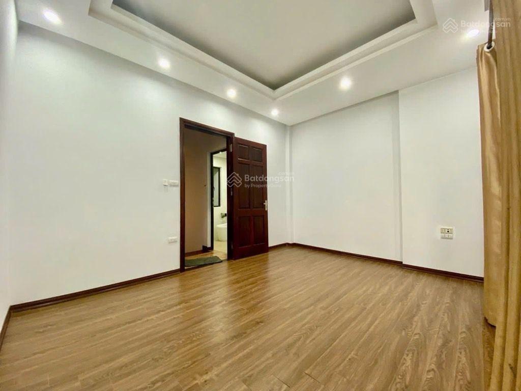 Nhà đẹp hơn 6 tỷ ô tô đỗ cửa ngõ rộng 5m
