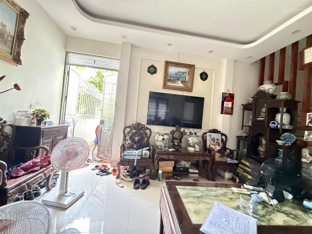 Nhà đẹp ngọc thụy giảm giá sâu ô tô đỗ sát cách ô tô tránh 20m