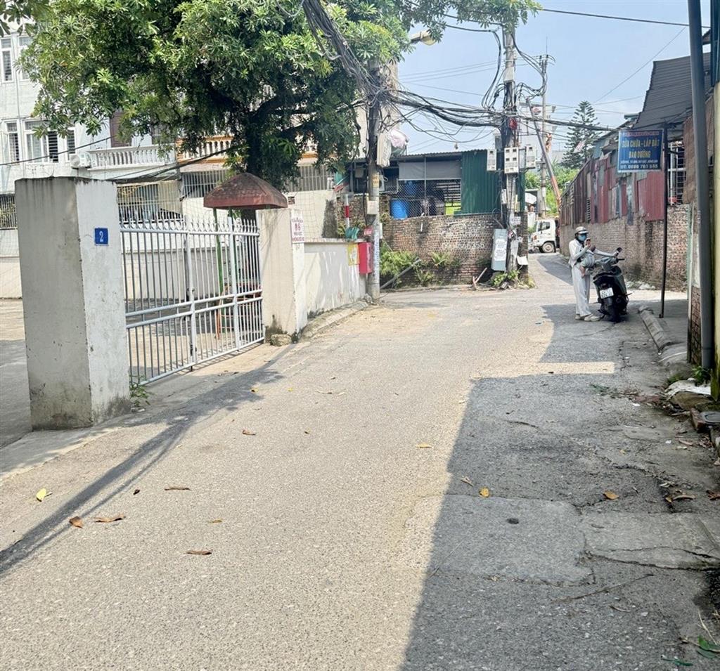 Nhà đẹp ngọc thụy giảm giá sâu ô tô đỗ sát cách ô tô tránh 20m