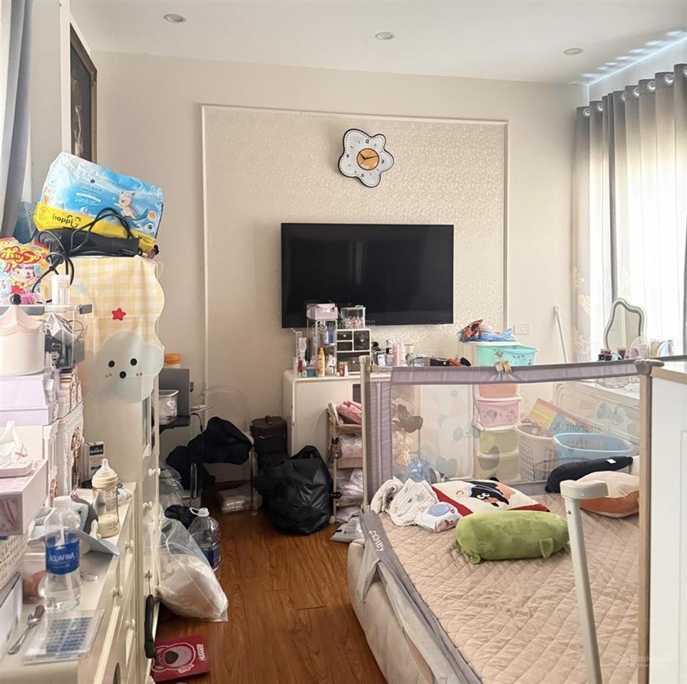 Nhà đẹp ngọc thụy giảm giá sâu ô tô đỗ sát cách ô tô tránh 20m