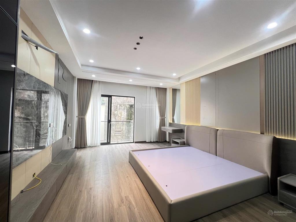 Bán nhà bát khối 50m2 6 tầng thang máy ô tô vào nhà