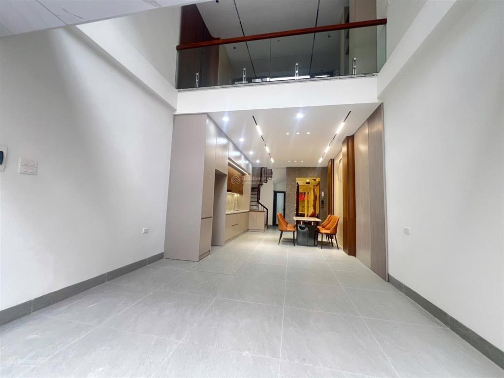 Bán nhà bát khối 50m2 6 tầng thang máy ô tô vào nhà