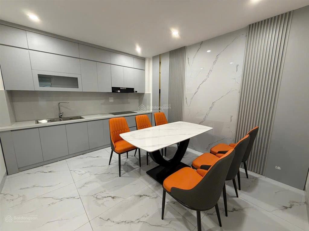 Nhà 6 tầng thang máy mặt đường 2 ô tô tránh kinh doanh, văn phòng phúc lợi, long biên