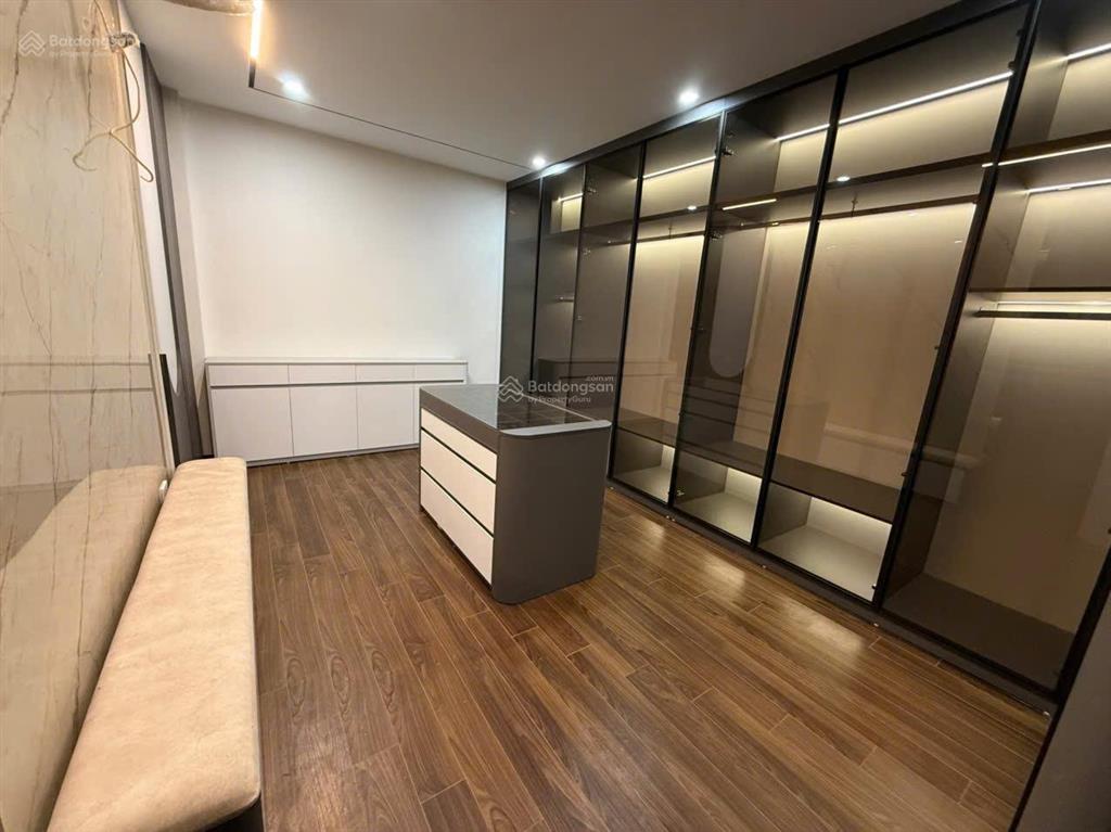 Nhà 6 tầng thang máy mặt đường 2 ô tô tránh kinh doanh, văn phòng phúc lợi, long biên