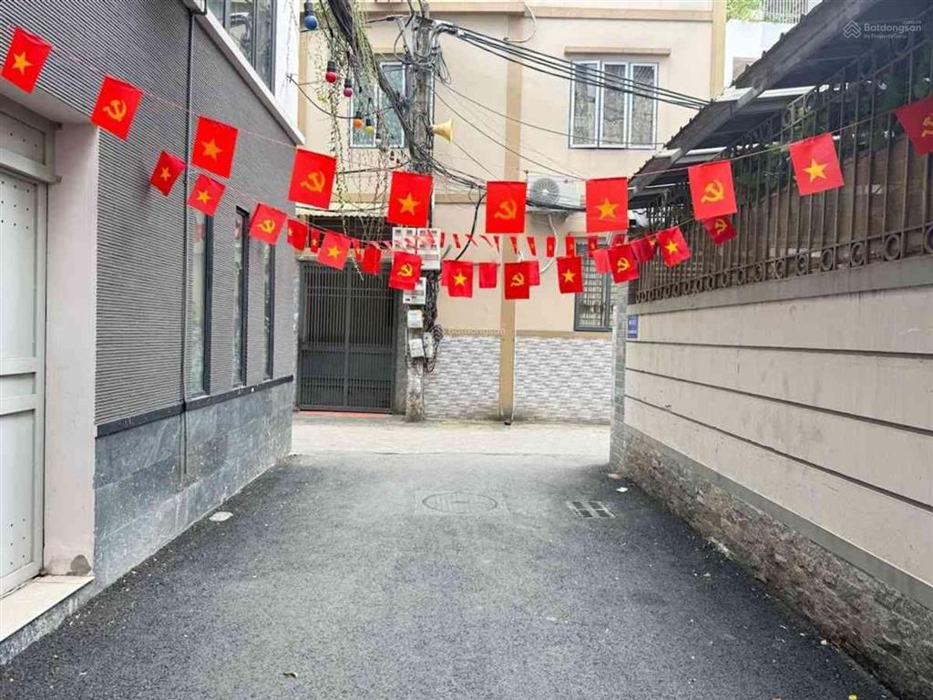 Nhà đẹp ngõ nông dân trí cao ô tô đỗ sát nhà