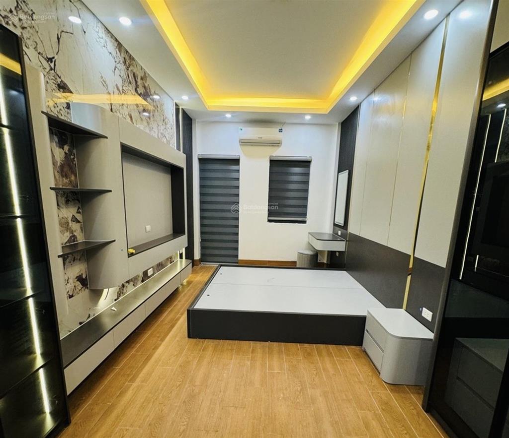 Ngọc thụy nhà mới kính coong full nội thất xịn thửa vuông nở hậu