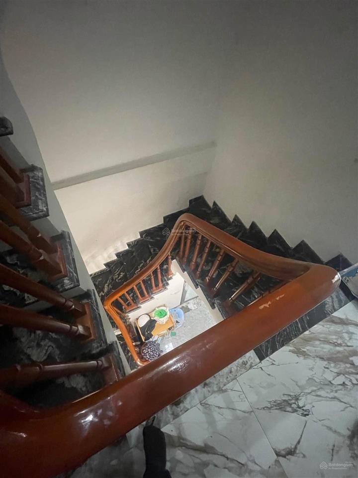 Nhà đức giang ngõ thông ô tô nhỏ qua 2 mặt thoáng ở ngay