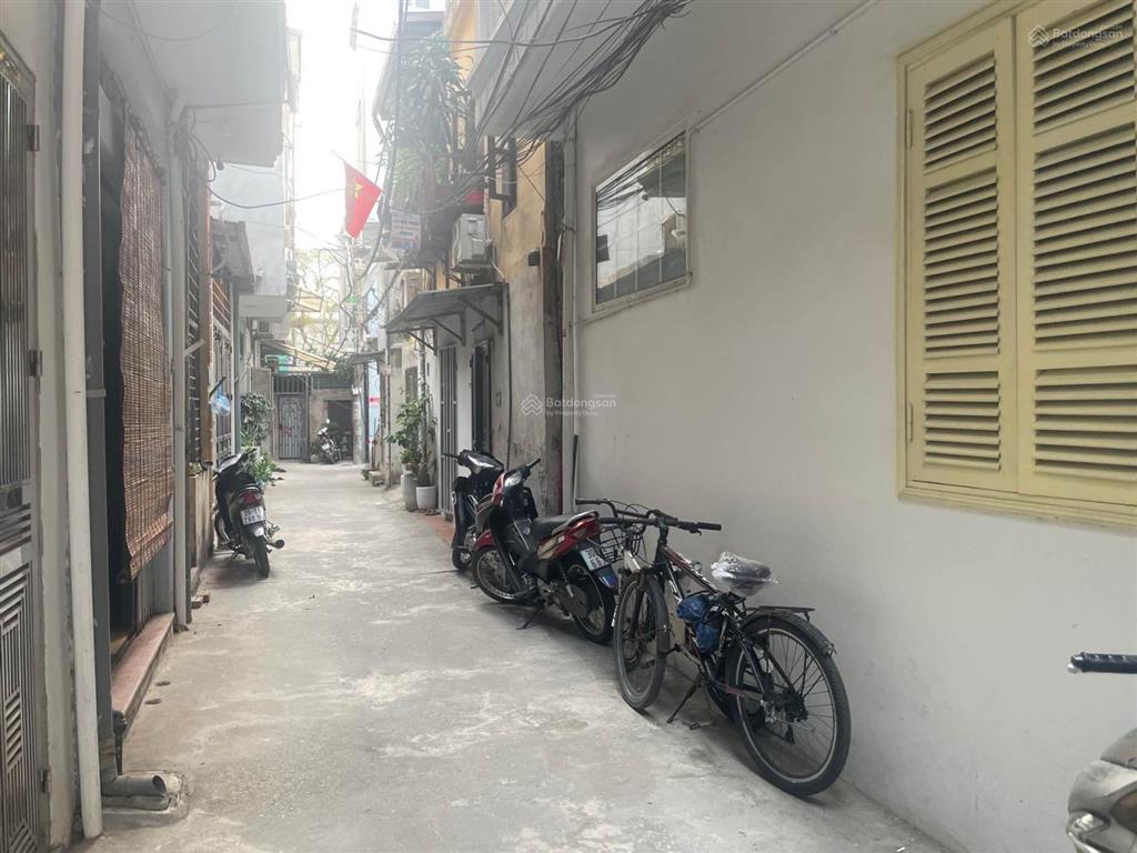 Nhà đức giang ngõ thông ô tô nhỏ qua 2 mặt thoáng ở ngay