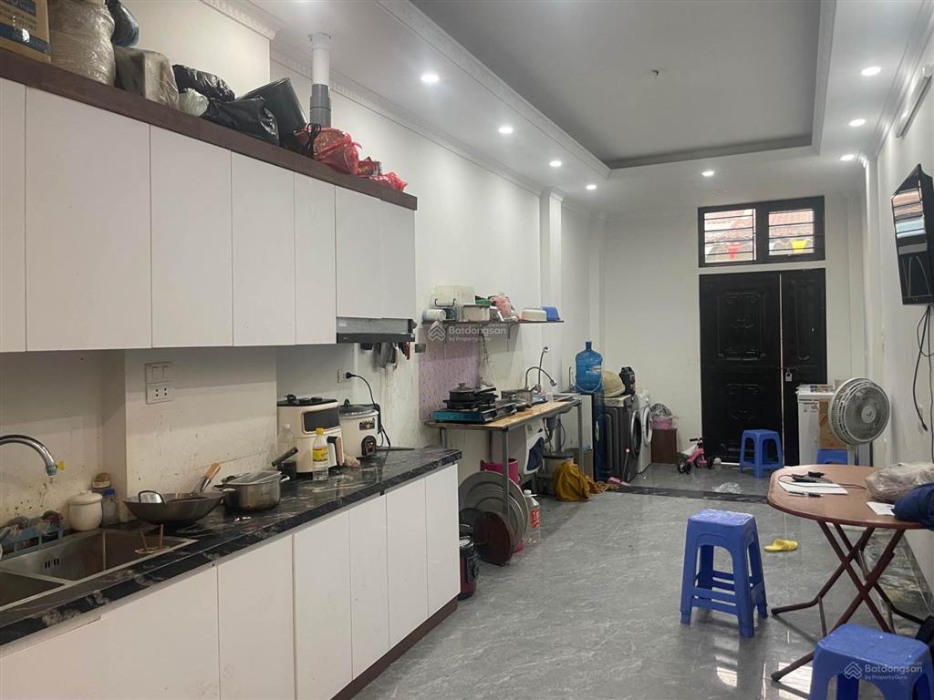 Nhà đức giang ngõ thông ô tô nhỏ qua 2 mặt thoáng ở ngay