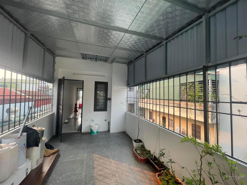 Nhà đức giang ngõ thông ô tô nhỏ qua 2 mặt thoáng ở ngay