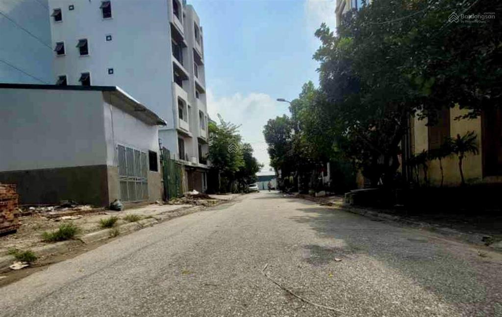 Đất long biên vỉa hè, ô tô tránh, khu phân lô ô tô chạy vòng quanh, giá tốt