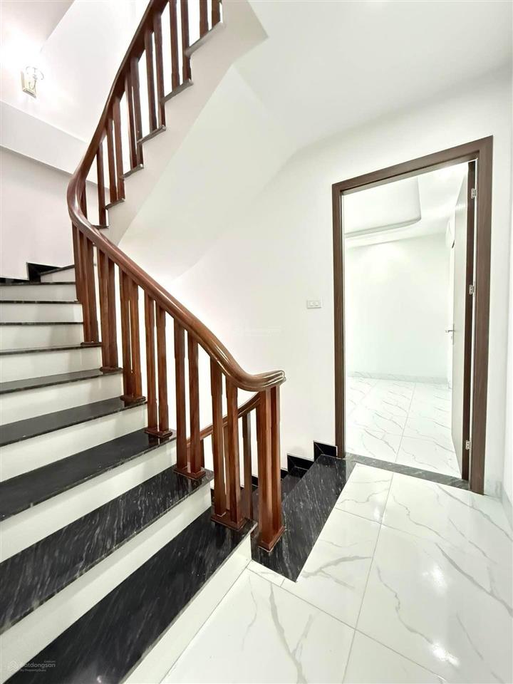 Nhà 5 tầng mặt ngõ ô tô đỗ cửa cách phố 50m sổ đỏ chính chủ