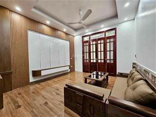 Nhà đẹp long biên 40m2 5 tầng ô tô lùi cổng vài bước ra phố