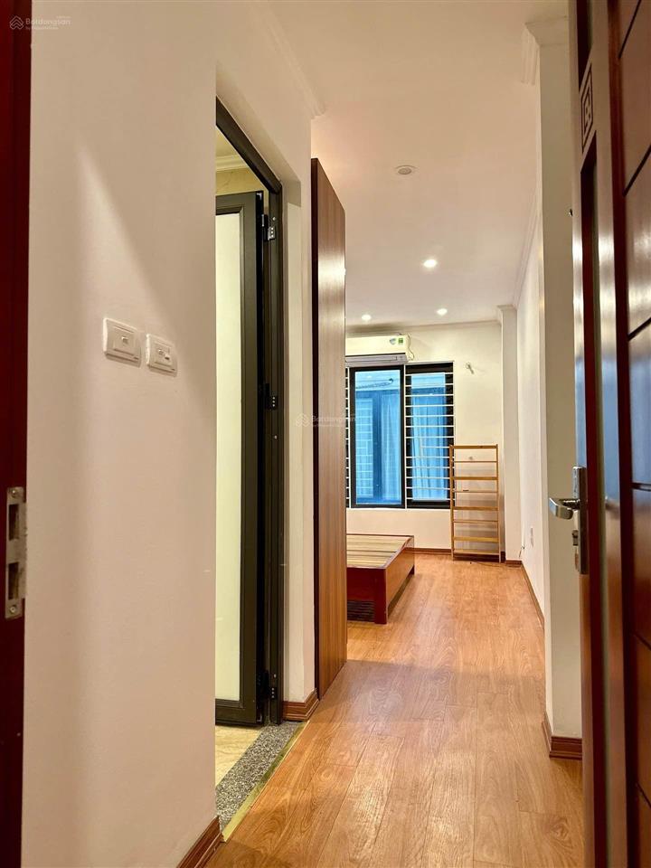 Thạch bàn ngõ thông nhà 5 tầng giá chỉ 6,3 tỷ