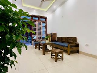 Thạch bàn ngõ thông nhà 5 tầng giá chỉ 6,3 tỷ
