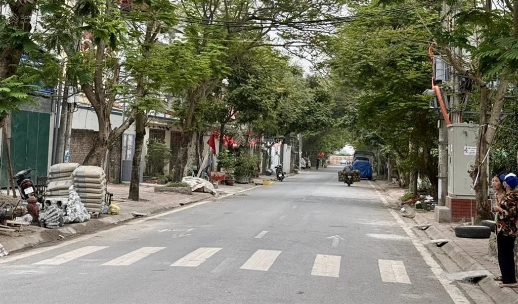 Khu đấu giá thạch bàn phân lô vỉa hè ô tô tránh thang máy