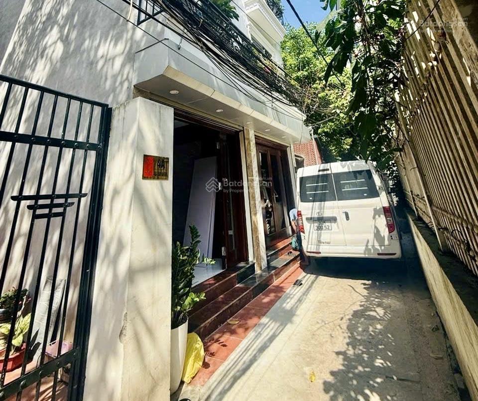 Nhà đẹp gần vòng xuyến nguyễn văn cừ ngõ thông ô tô đỗ cửa