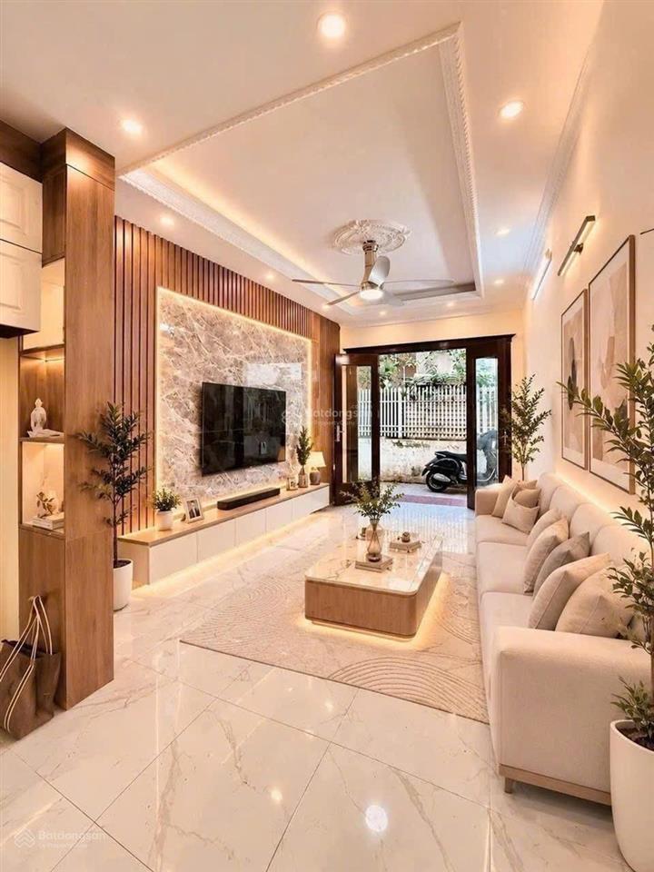 Nhà đẹp gần vòng xuyến nguyễn văn cừ ngõ thông ô tô đỗ cửa