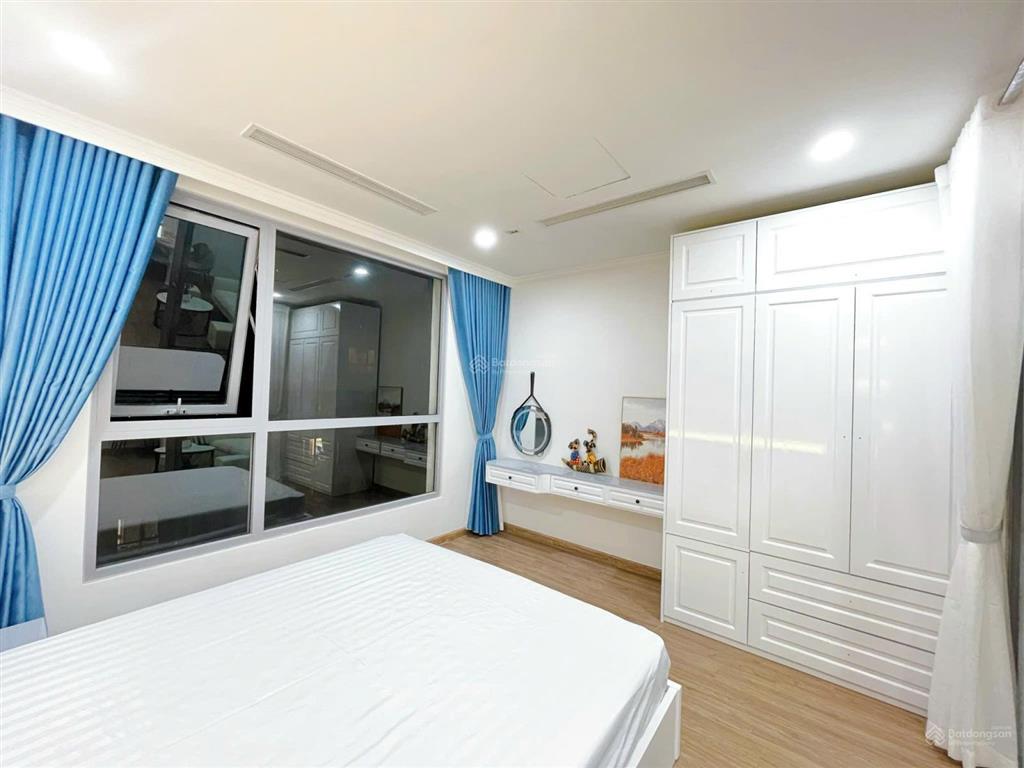 Cho thuê 1 ngủ view quảng trường park 8 giá 12tr/ tháng, vào ở được luôn