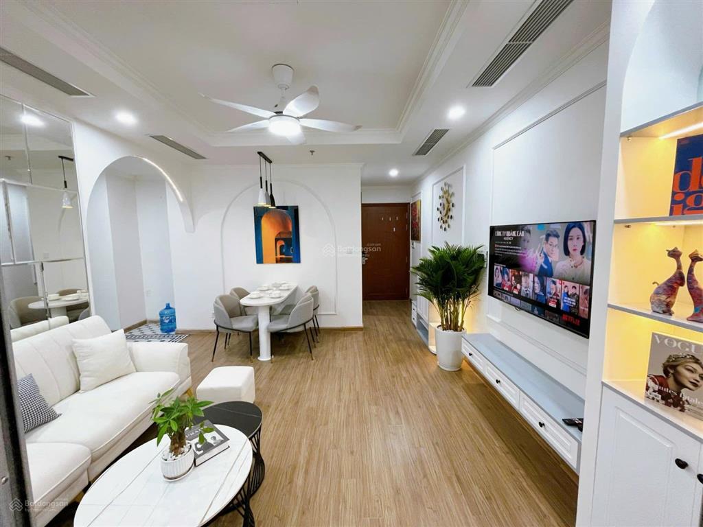 Cho thuê 1 ngủ view quảng trường park 8 giá 12tr/ tháng, vào ở được luôn