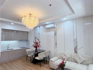 Chị gái em đi định cư úc, nên bán căn hộ 1 ngủ toà t9 full đồ 5,5 tỷ. sổ đỏ sẵn sàng view thoáng