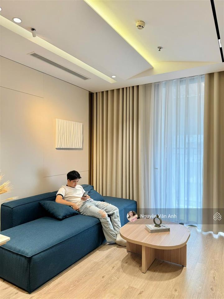 Gia đình bán 2 ngủ tòa park 9 trục 09 times city full nội thất xịn sò gỗ an cường. sổ sẵn