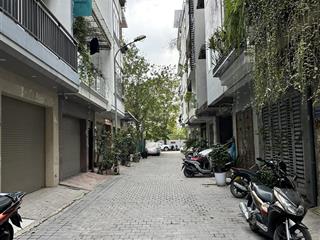 Cần bán nhanh biệt thự cầu giấy 100m2 x 5t thang máy ô tô tránh dừng đỗ 29,9 tỷ