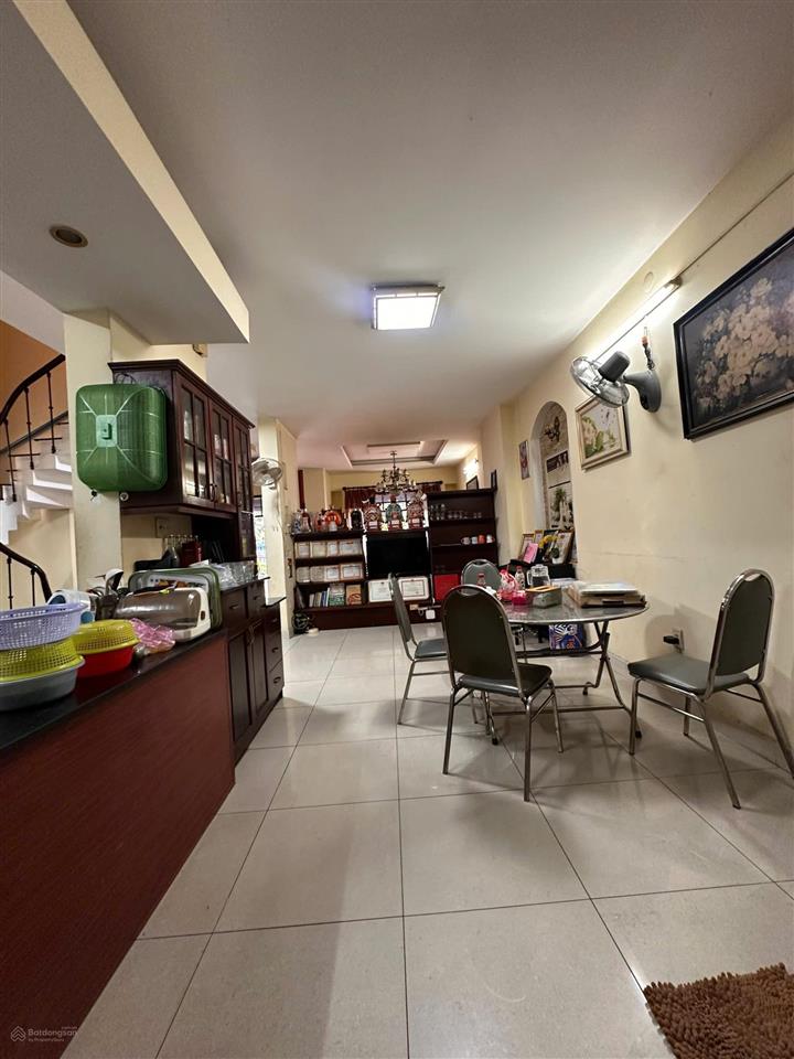 Bán nhà phan văn trị  villa cực đẹp ngang 8m bề thế  đường nhựa 12m  có hầm  ô tô xe tải